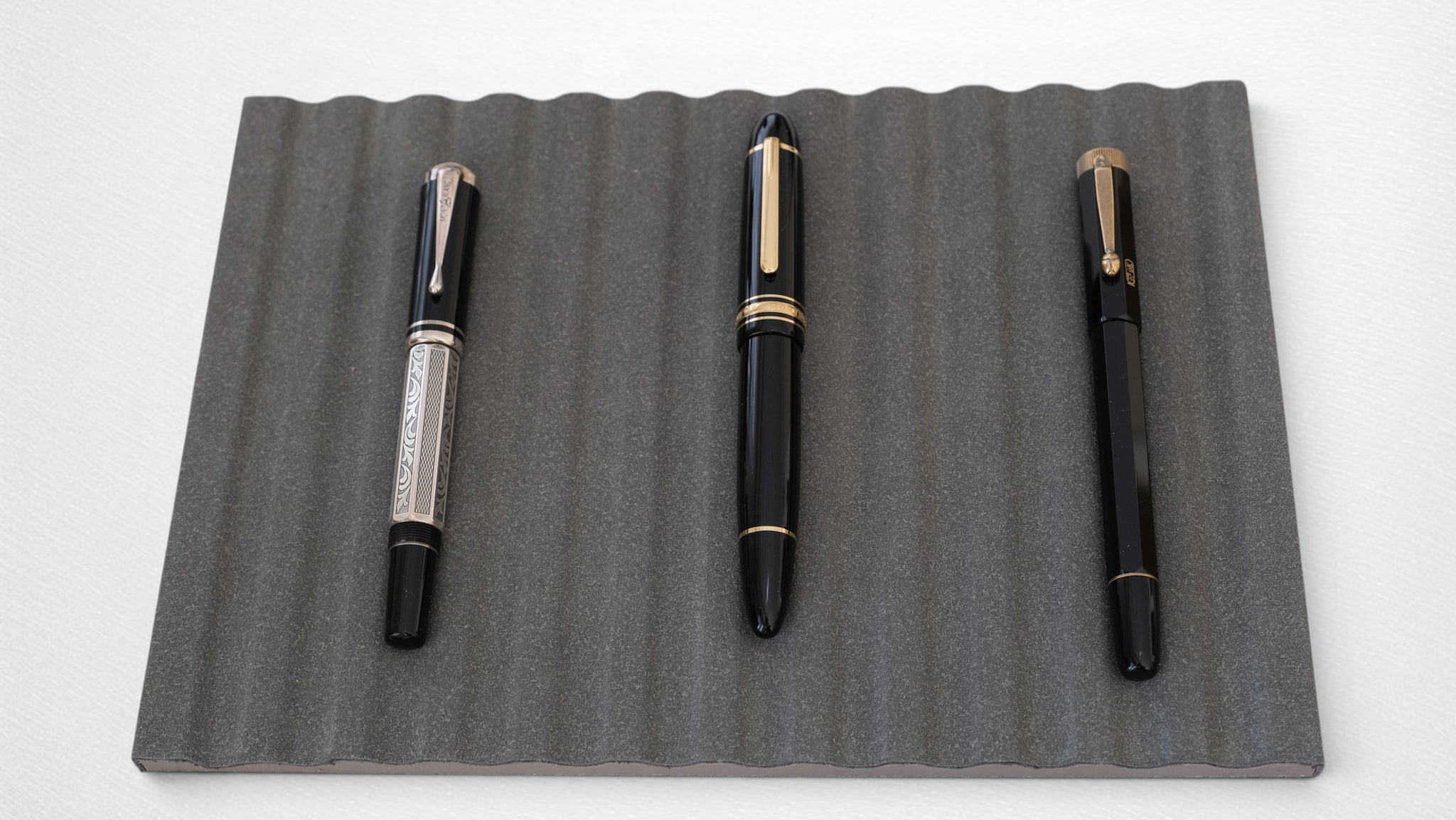 E015 - PEN DISPLAY MAT - 12 PENS