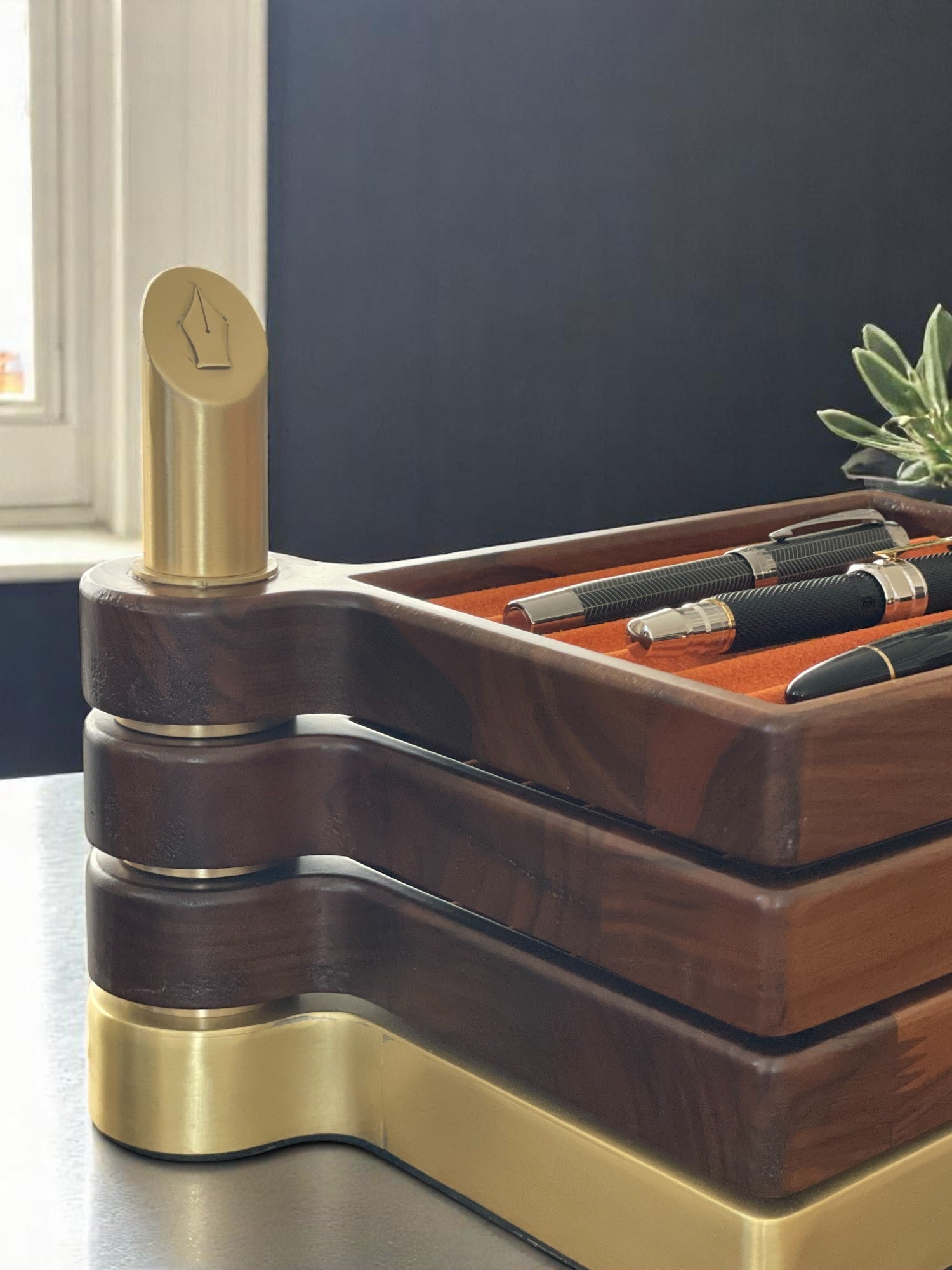 A - ROTATING PEN DISPLAY TRAY