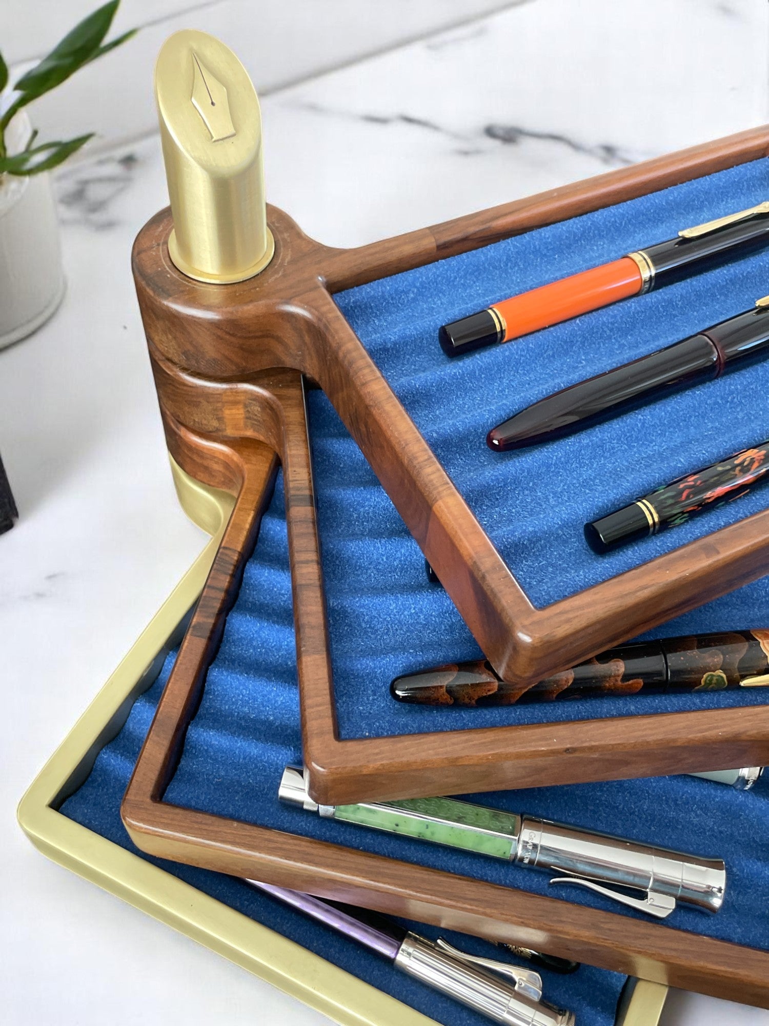 A - ROTATING PEN DISPLAY TRAY