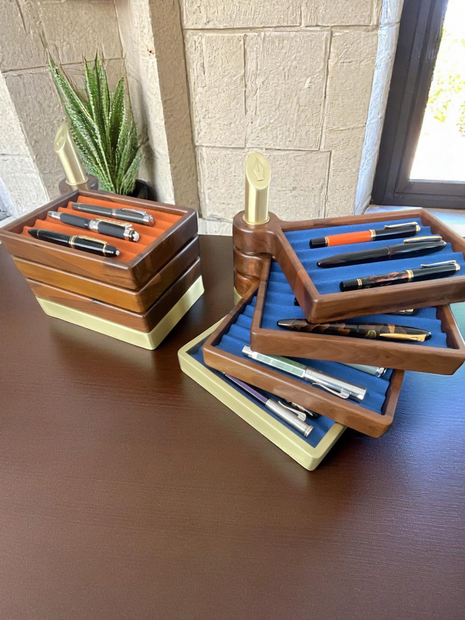 A - ROTATING PEN DISPLAY TRAY