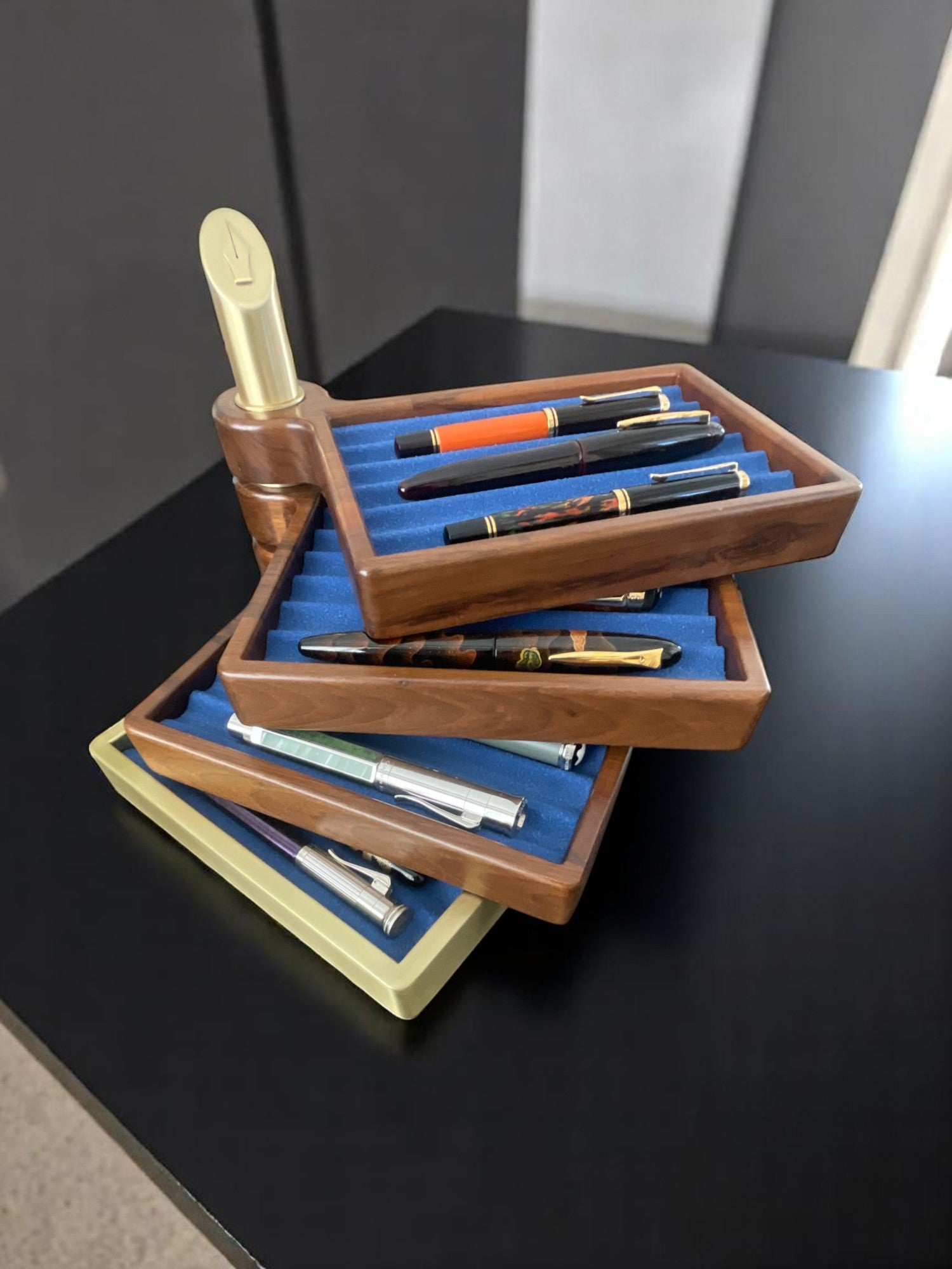 A - ROTATING PEN DISPLAY TRAY