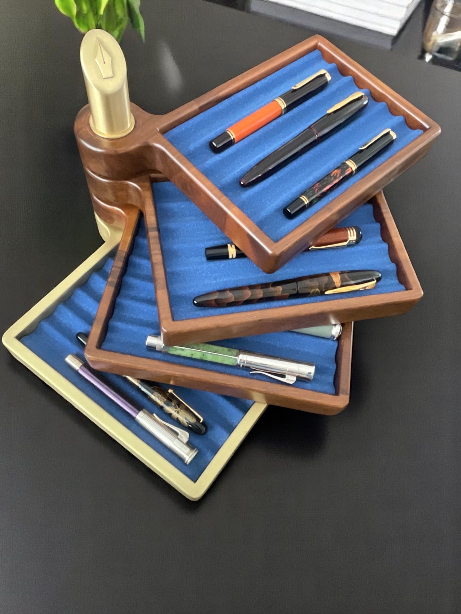 A - ROTATING PEN DISPLAY TRAY