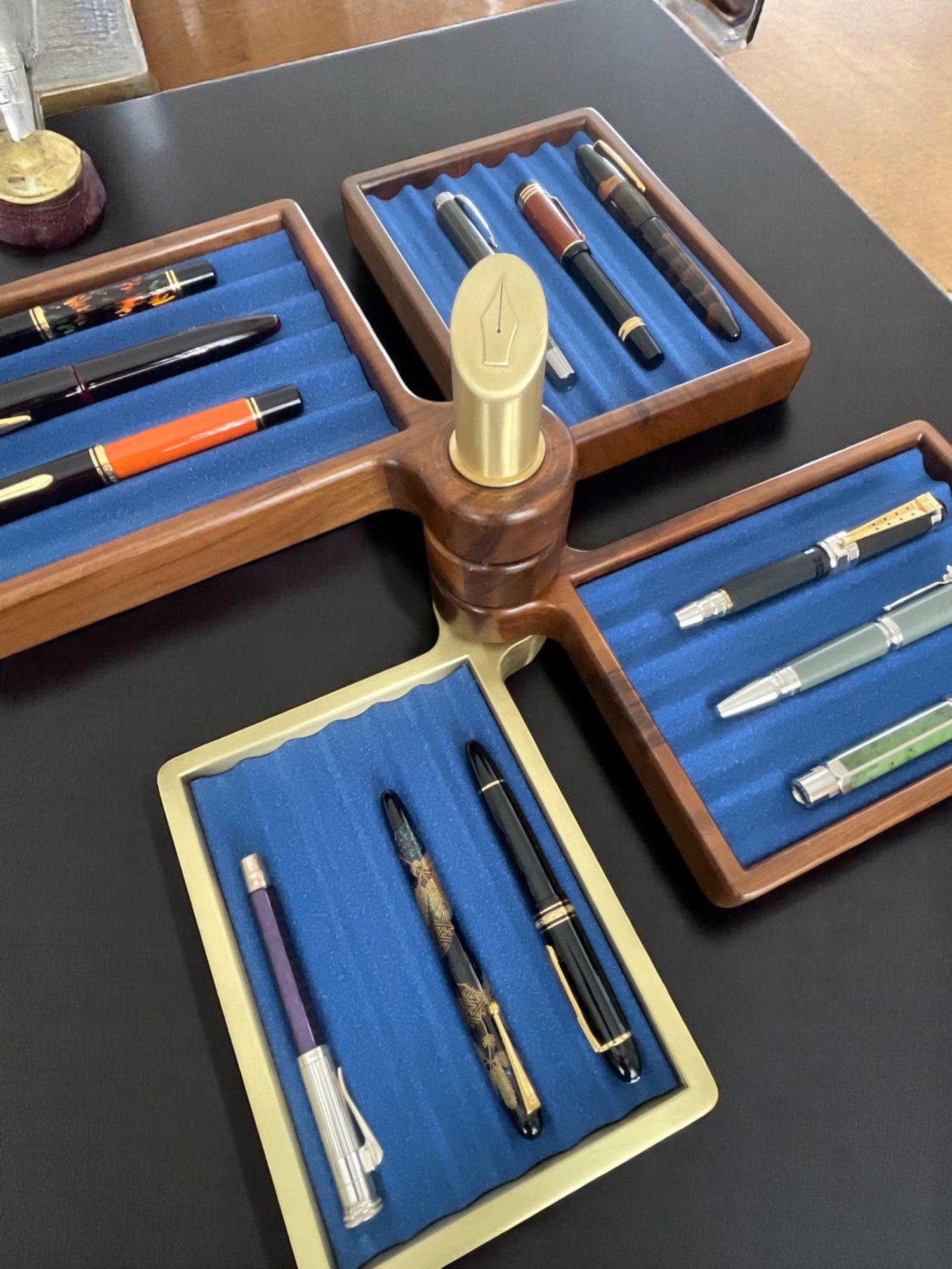 A - ROTATING PEN DISPLAY TRAY