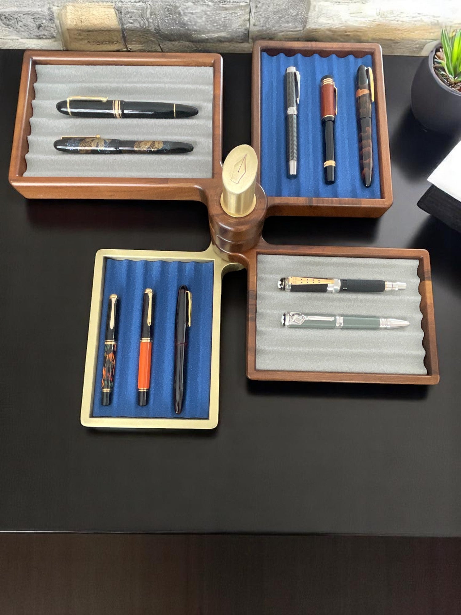 A - ROTATING PEN DISPLAY TRAY