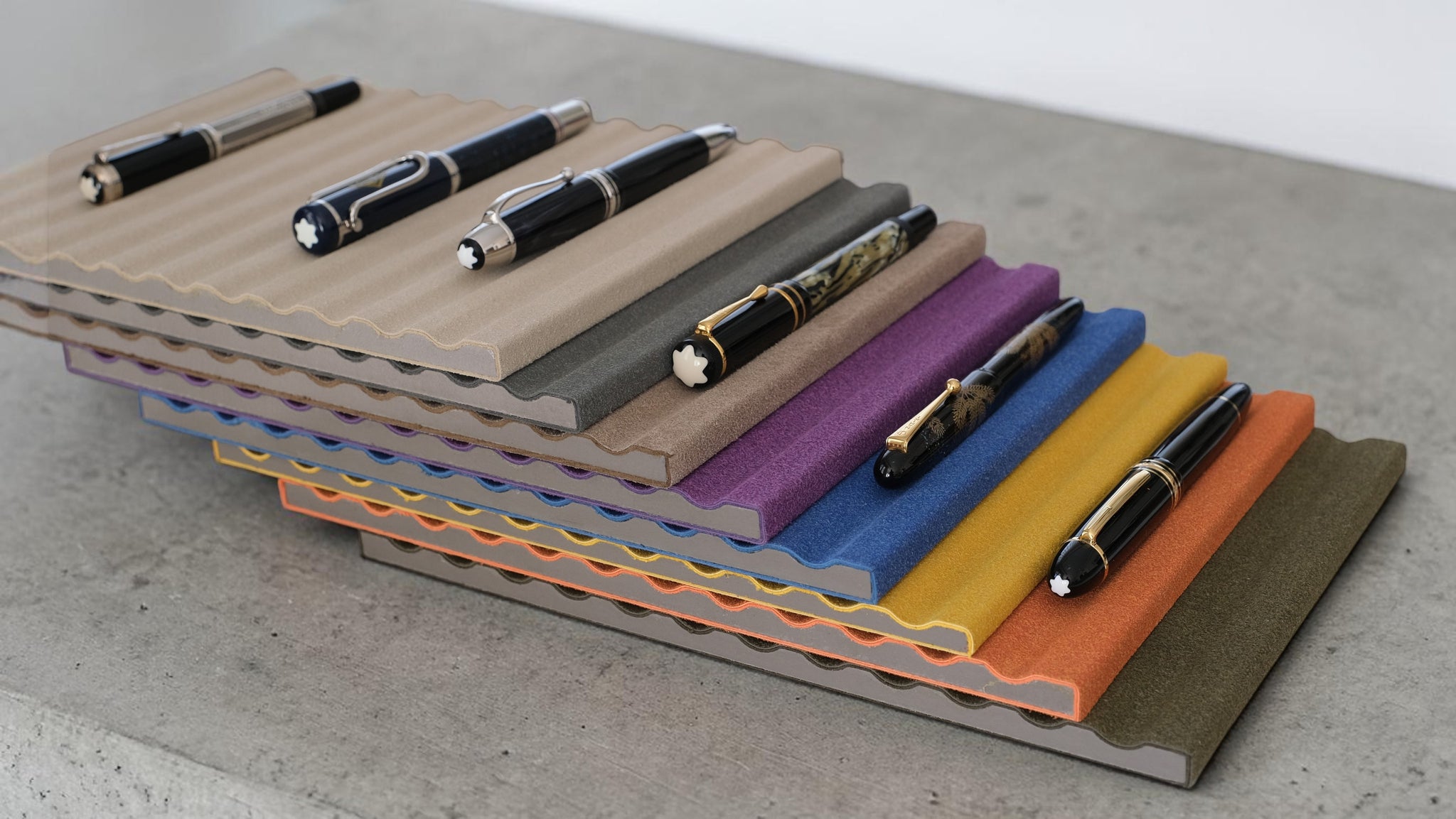 PEN DISPLAY MAT - 12 PENS (E 010)