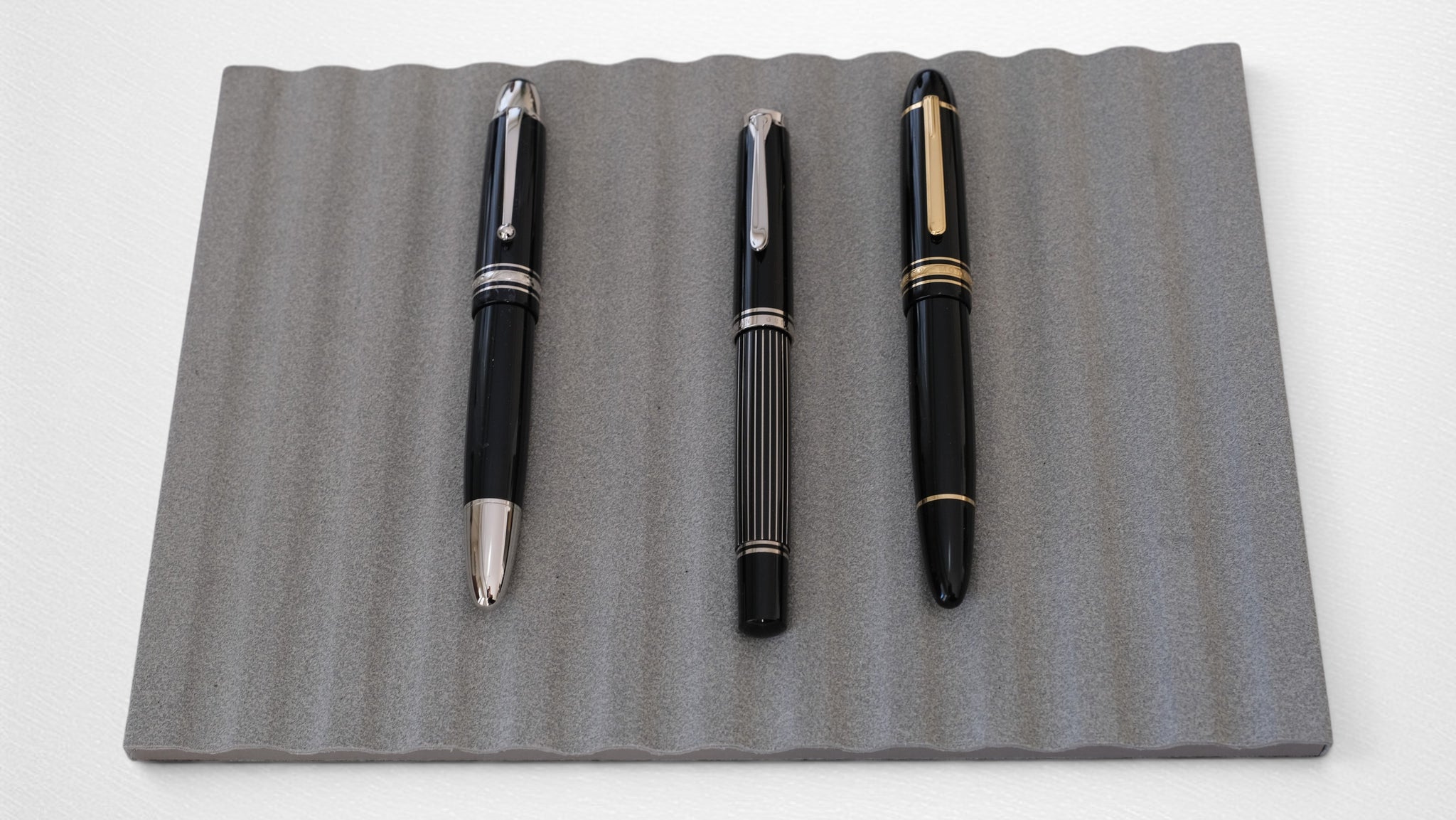 E015 - PEN DISPLAY MAT - 12 PENS