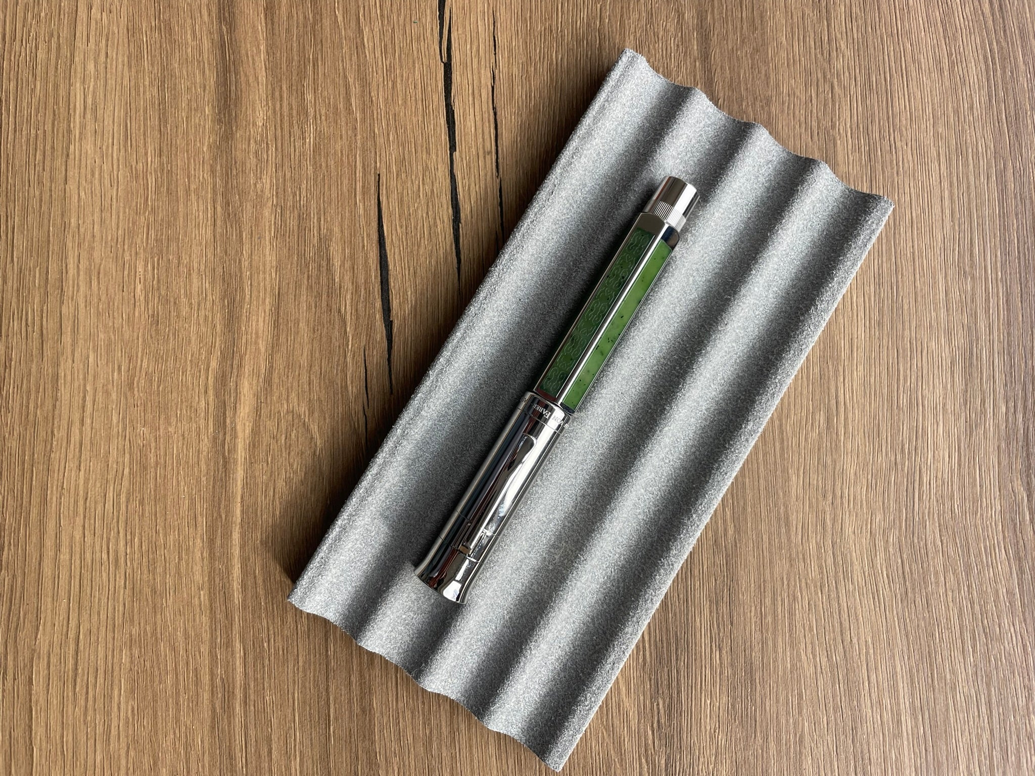 E014 - PEN DISPLAY MAT - 4 PENS