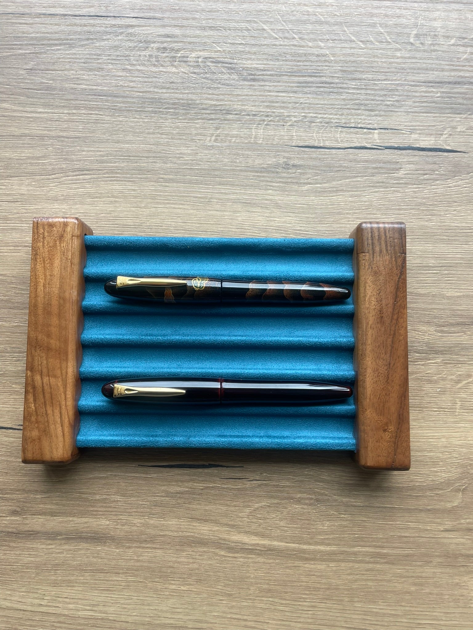 E016 - SOLID WALNUT WOOD FOOTED PEN MAT  - 6 PENCILS