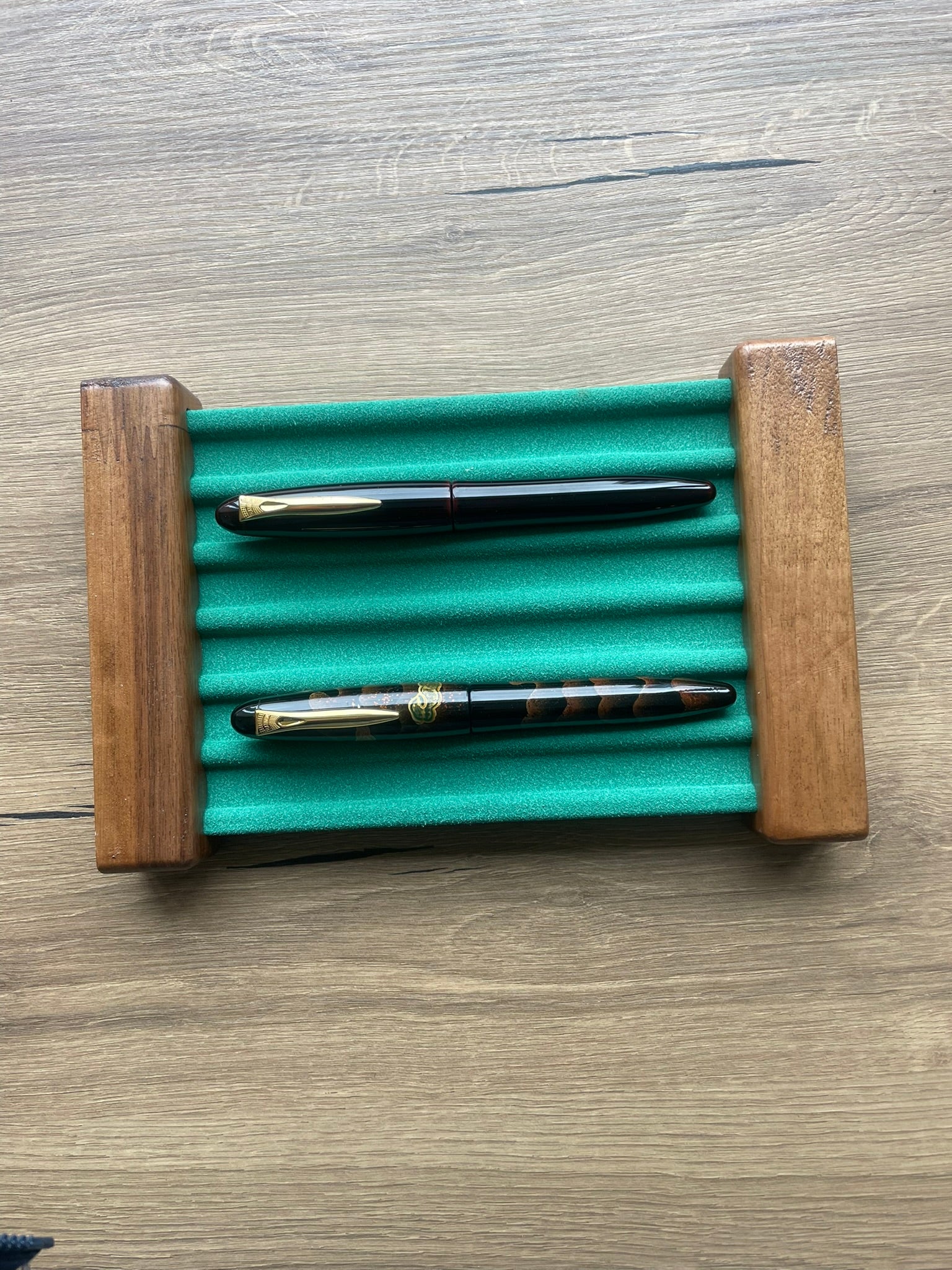 E016 - SOLID WALNUT WOOD FOOTED PEN MAT  - 6 PENCILS