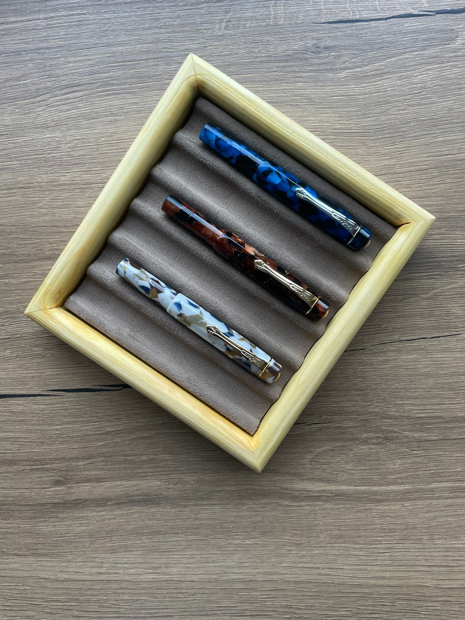 E018- SOLID PINE PEN TRAY MINI - 6 PENCILS