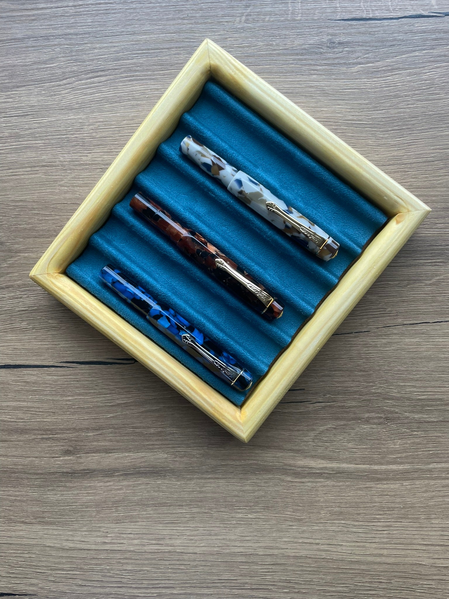 E018- SOLID PINE PEN TRAY MINI - 6 PENCILS