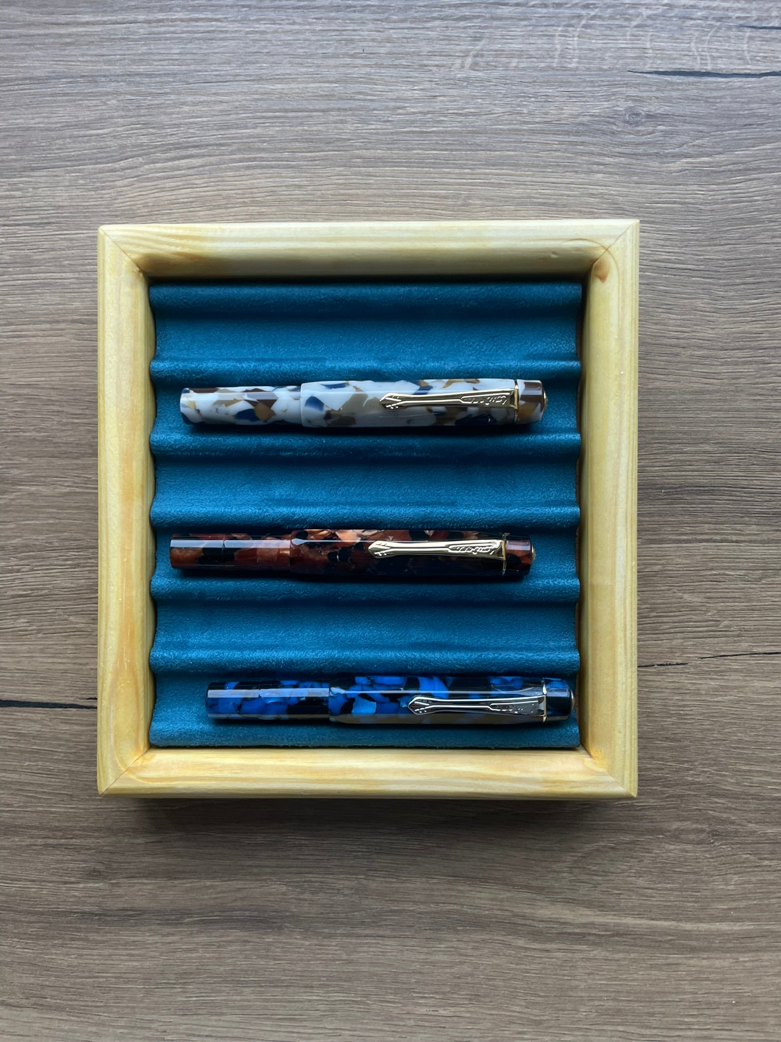 E018- SOLID PINE PEN TRAY MINI - 6 PENCILS