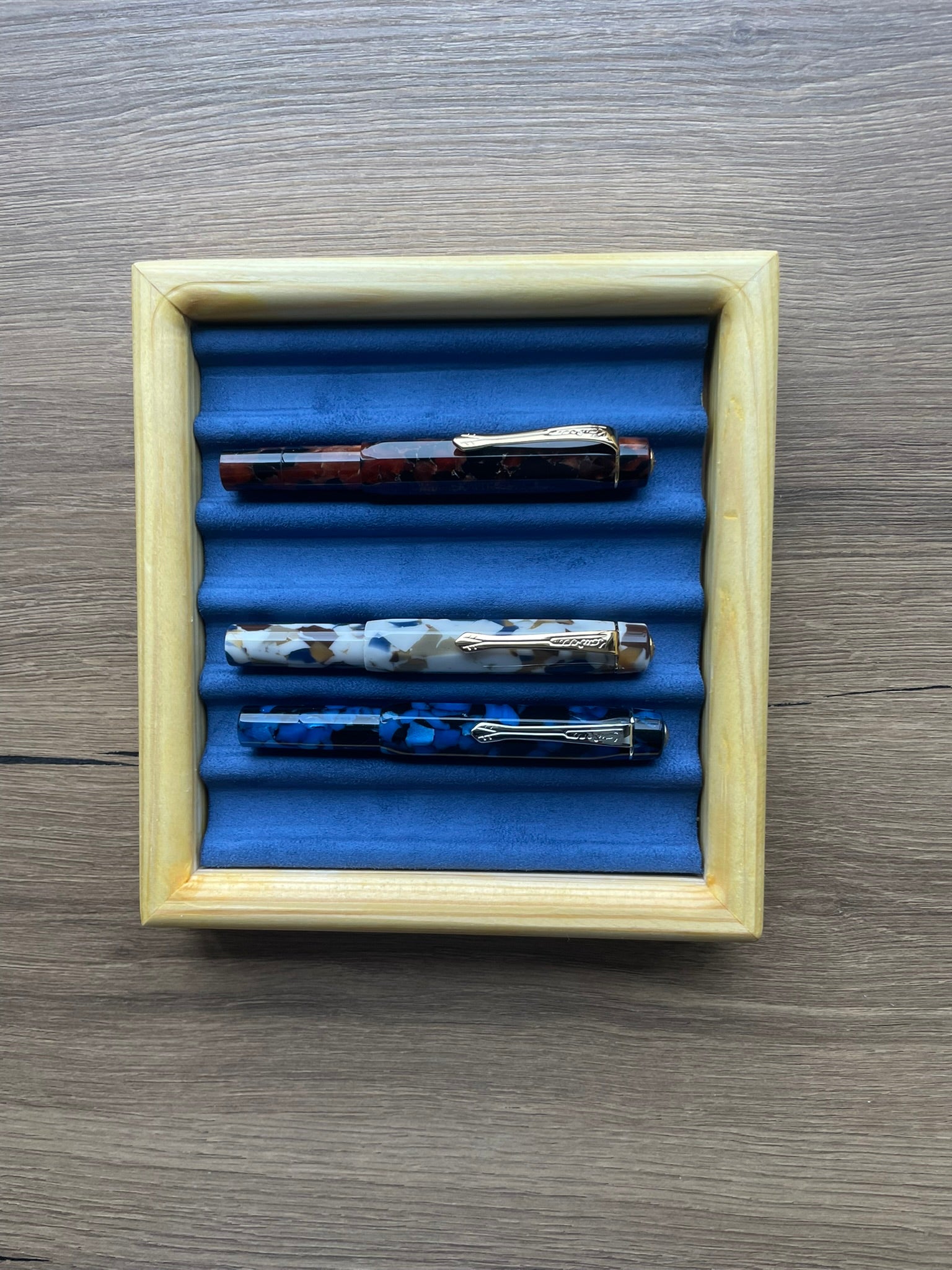 E018- SOLID PINE PEN TRAY MINI - 6 PENCILS