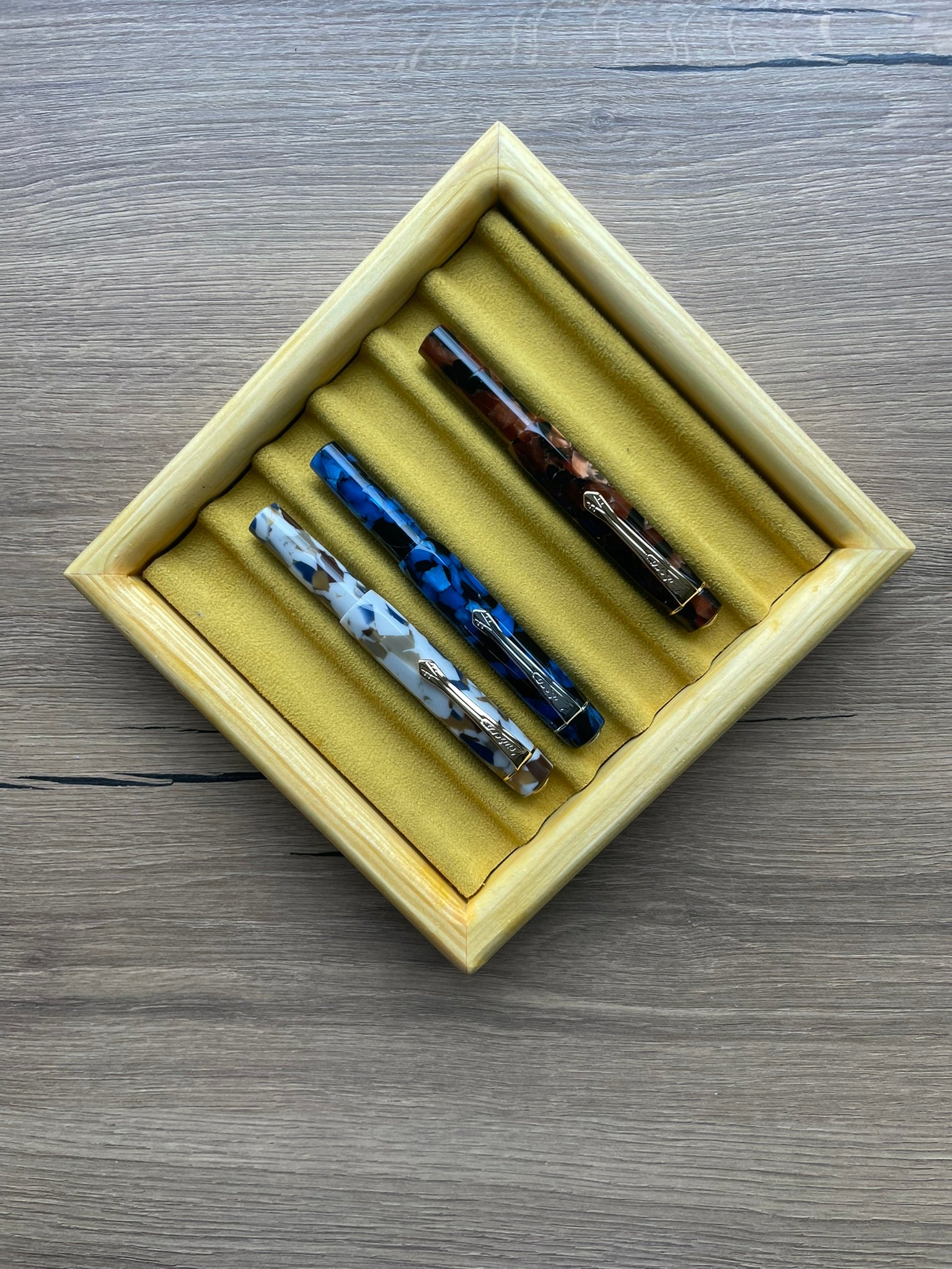 E018- SOLID PINE PEN TRAY MINI - 6 PENCILS