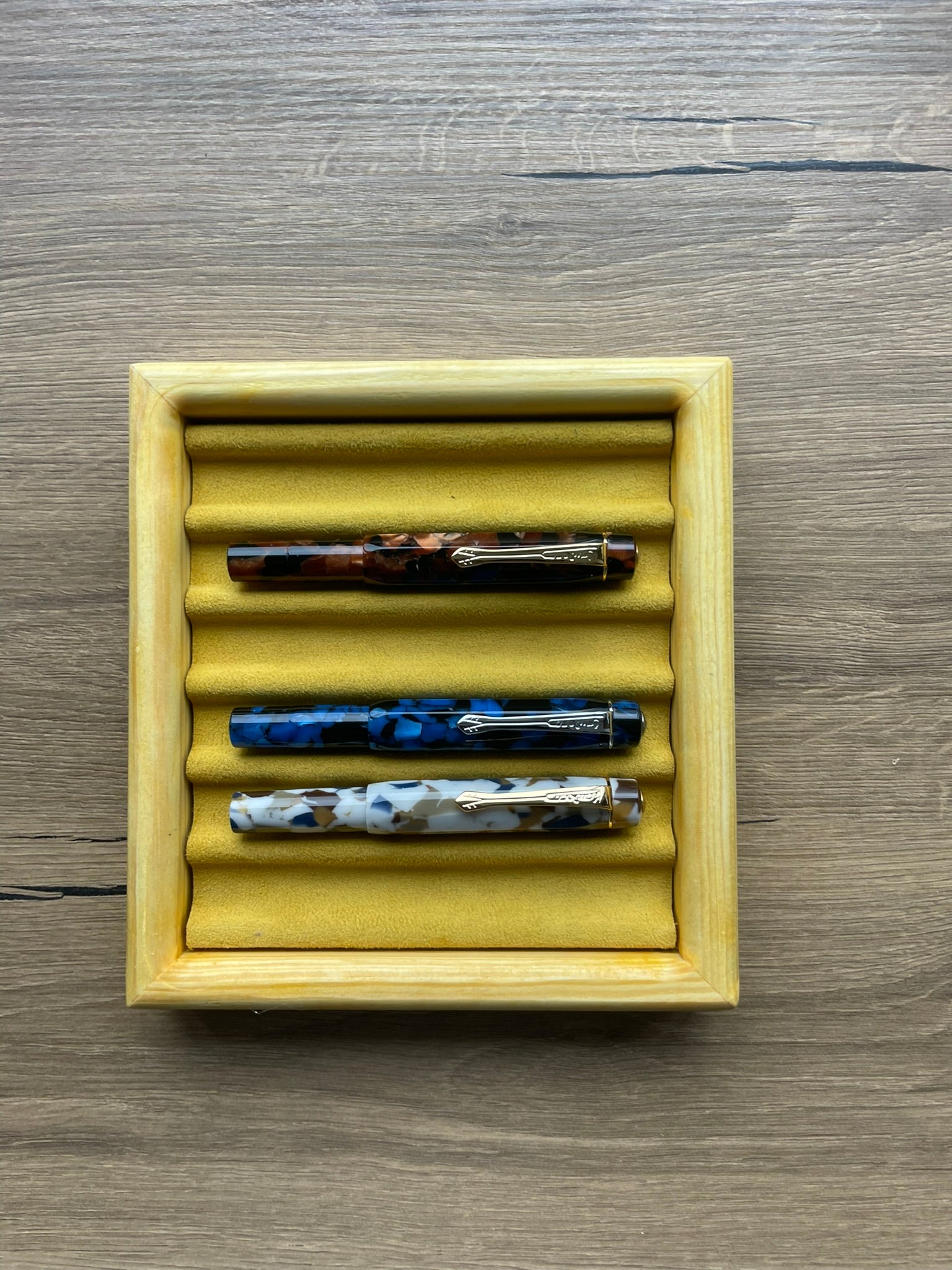 E018- SOLID PINE PEN TRAY MINI - 6 PENCILS