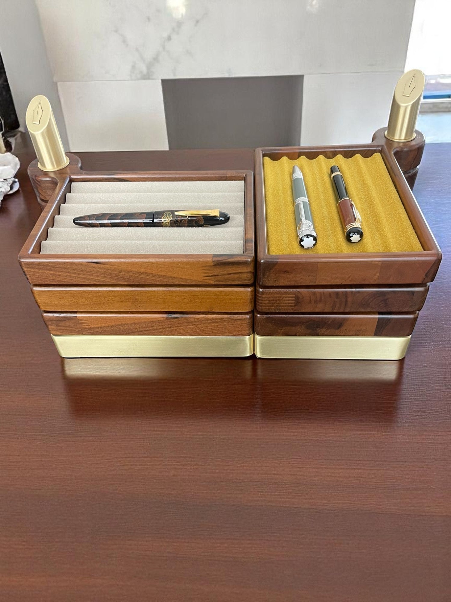 A - ROTATING PEN DISPLAY TRAY