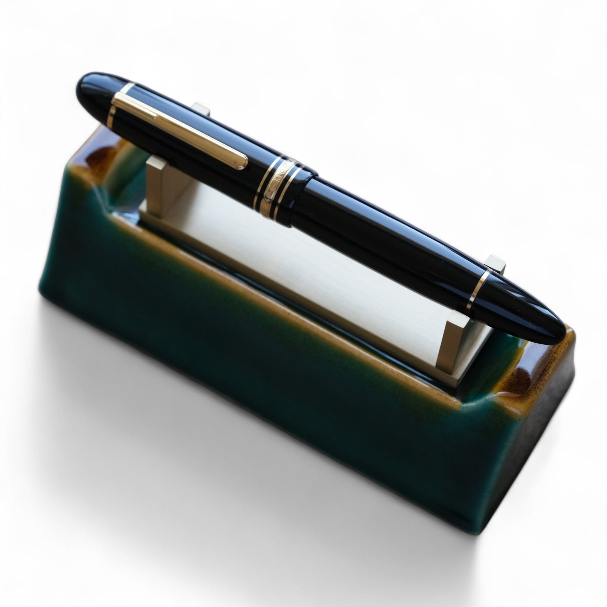 G004 CERAMIC PEN STAND