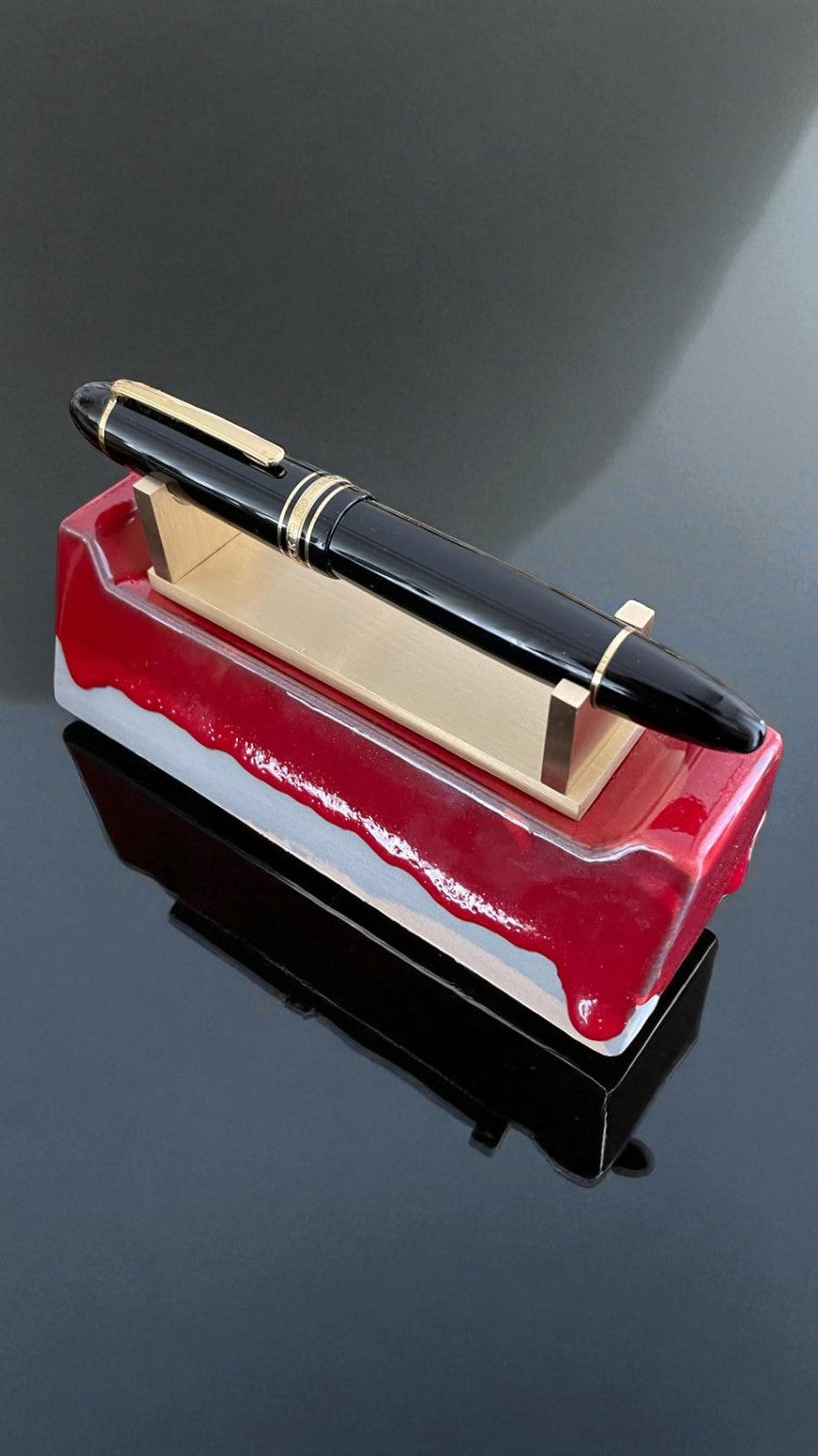 G004 CERAMIC PEN STAND